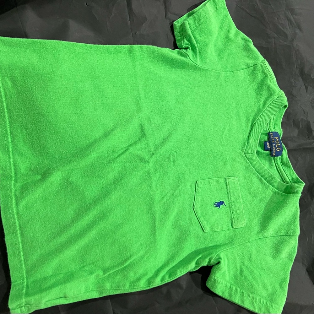 2 T-shirts size 4 and 6 used